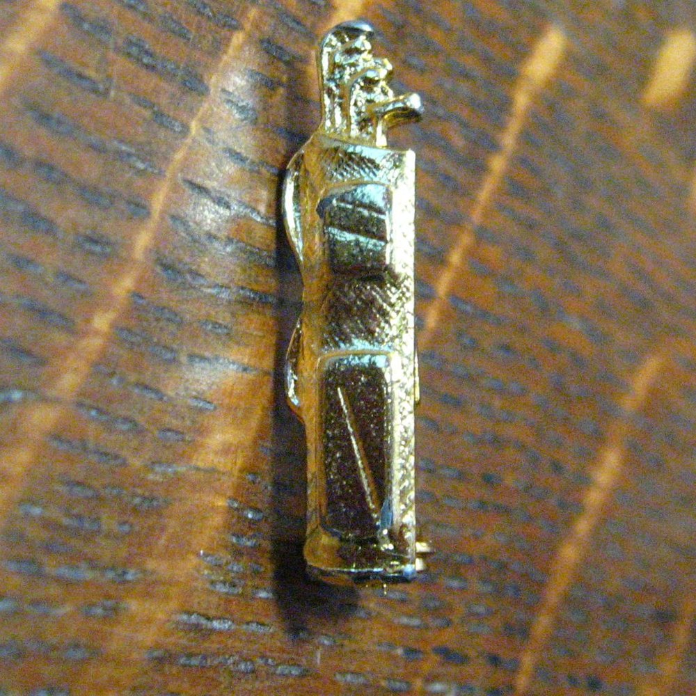 ⛳️ Golf Bag & Clubs Vintage Gold Lapel Pin